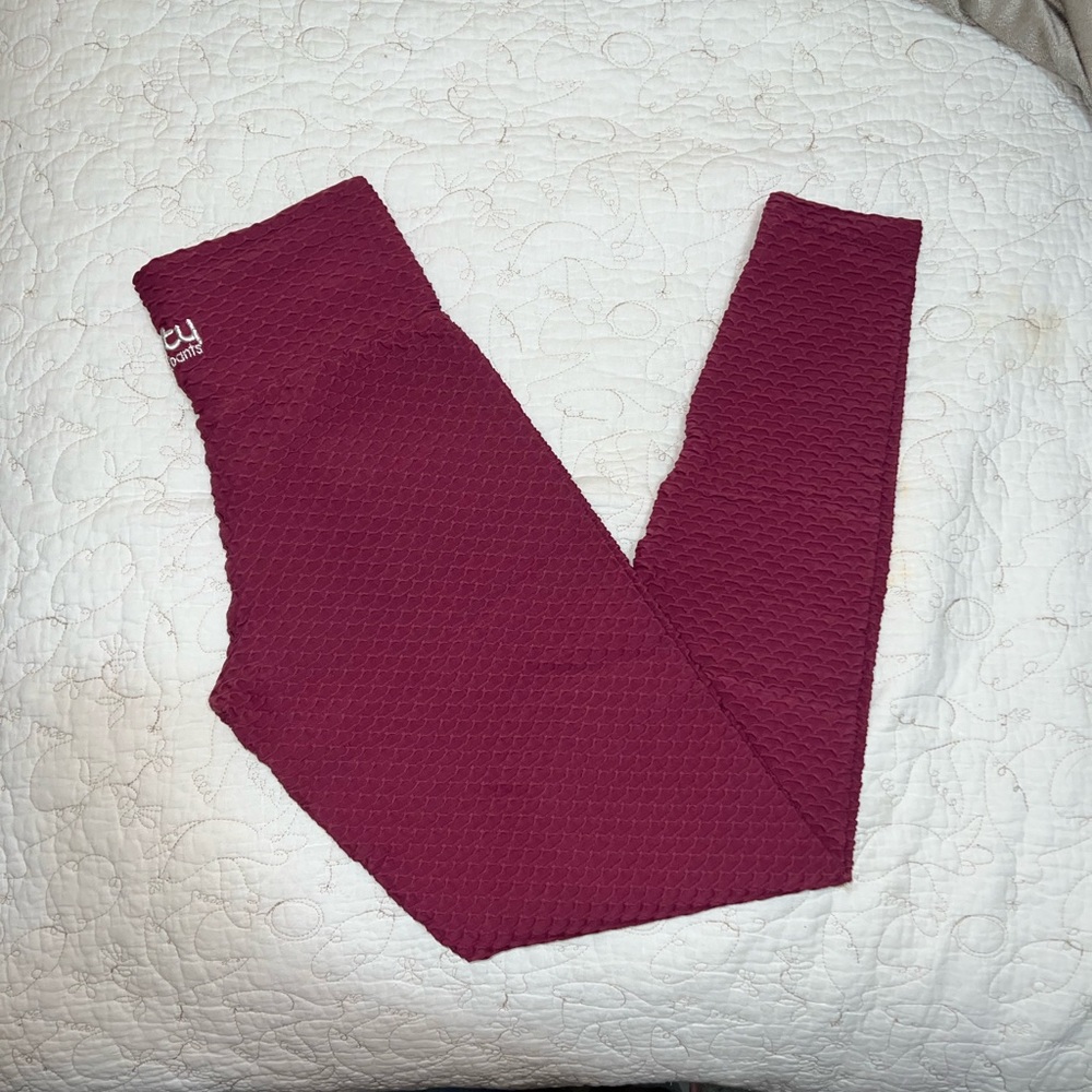 ‘Booty by Brabants’ purple leggings